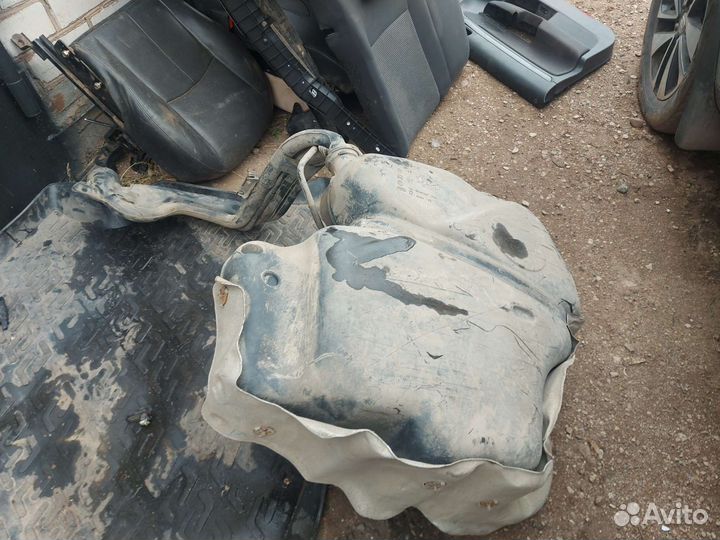 Бак топливный Volkswagen Jetta 5