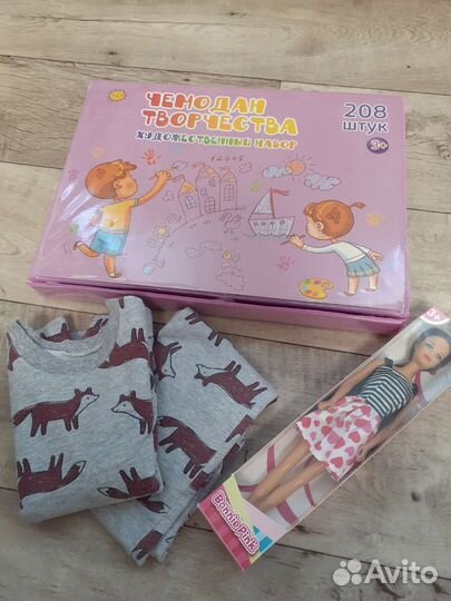 Новые игрушки и пижама для девочки