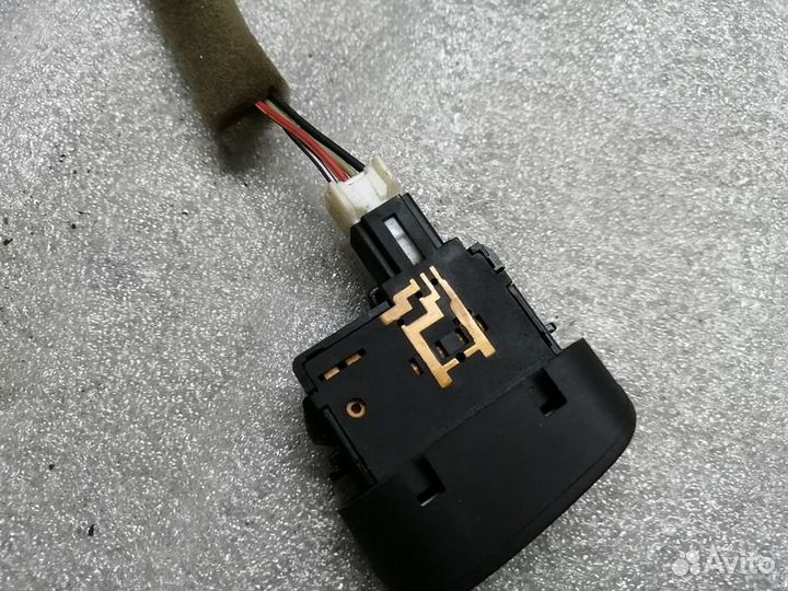 Кнопка центрального замка Ниссан Альмера Классик