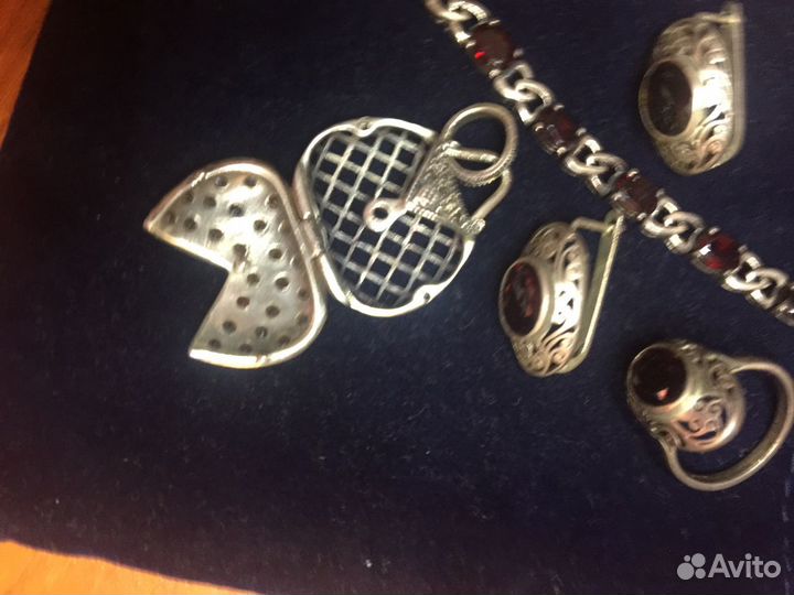 Сет из кольца, серьги, браслет, кулон. Гранат