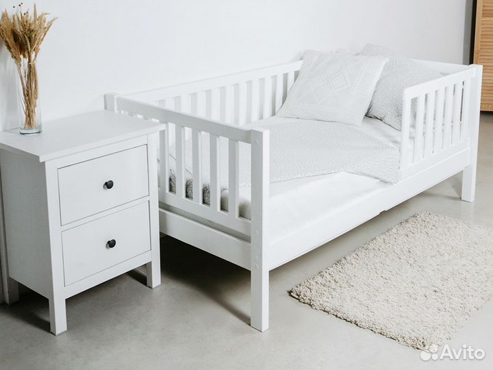 Детская кровать из массива