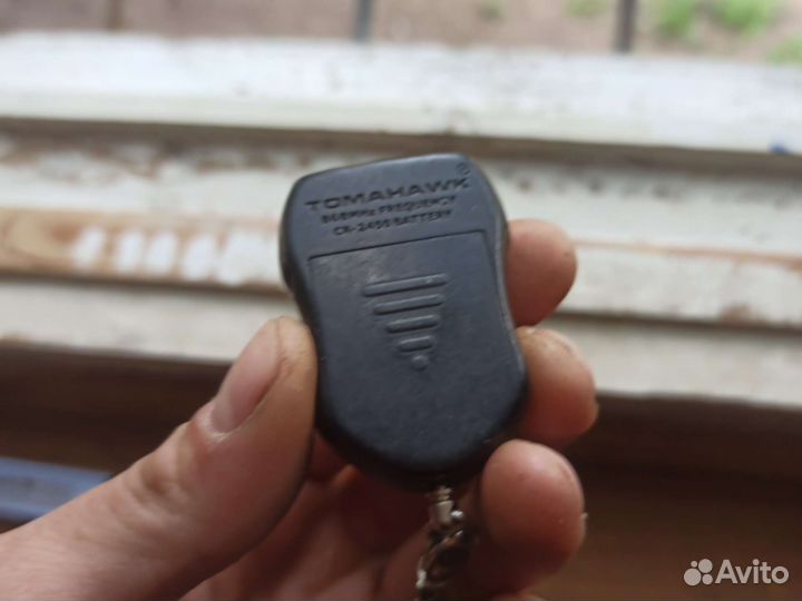 Брелок сигнализации tomahawk 9.3
