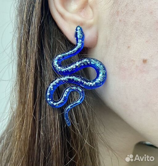 Серьги-змейки из эпоксидной смолы