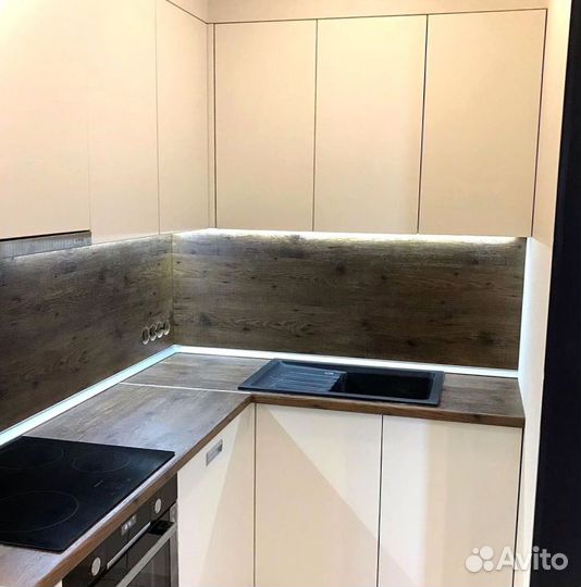 Кухня до потолка