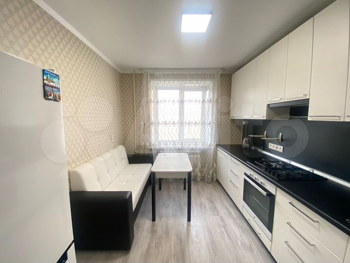 2-к. квартира, 54 м², 1/10 эт.