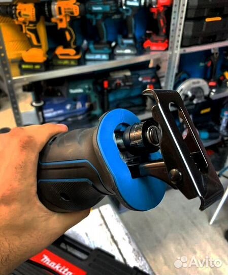 Сабельная пила makita