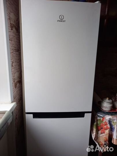 Холодильник новый Indesit