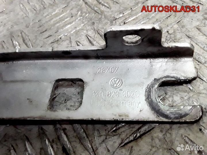 Петля капота правая Volkswagen Golf 5 1K0823302C