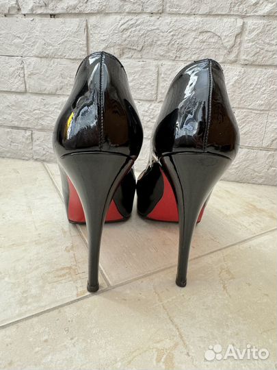 Туфли женские Louboutin 38 р