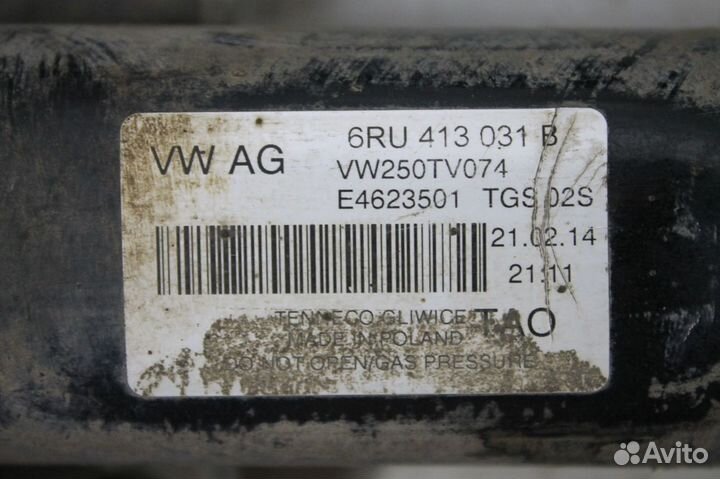 Volkswagen Polo стойки передние левая, правая