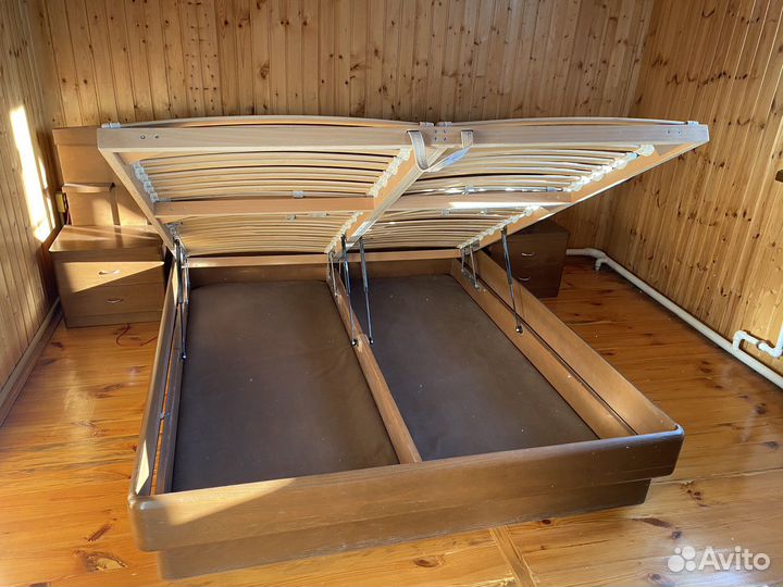 Кровать из массива 160х200 с тумбочками