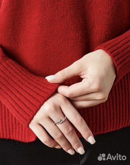 Свитер шерстяной женский