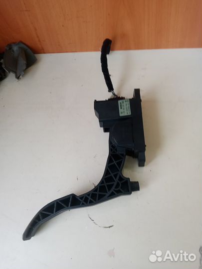 Педаль газа Skoda Fabia 1