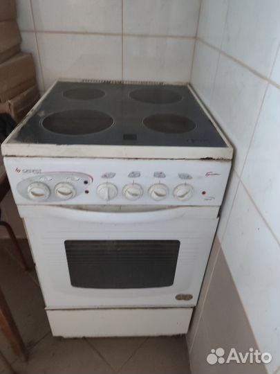 Плита электрическая и морозильный ларь