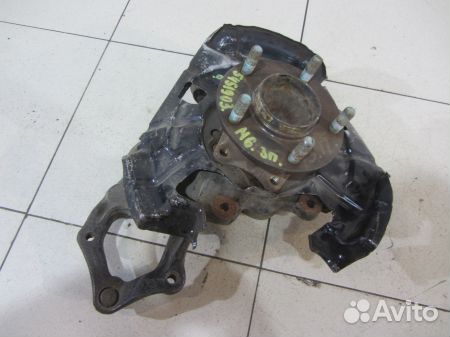 Кулак задний правый Мазда