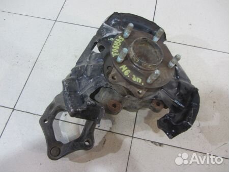 Кулак задний правый Мазда