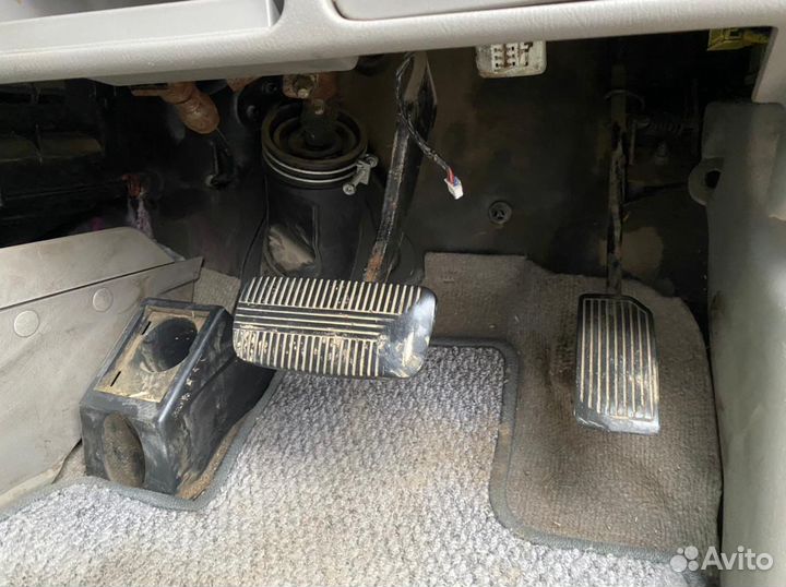 Педали Nissan Serena C24