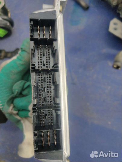 Блок управления audi A8 D2 двигателем 4D0907401L