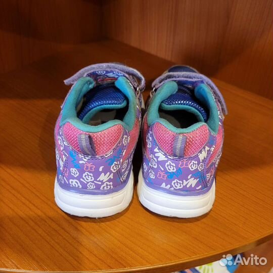 Кроссовки для девочки