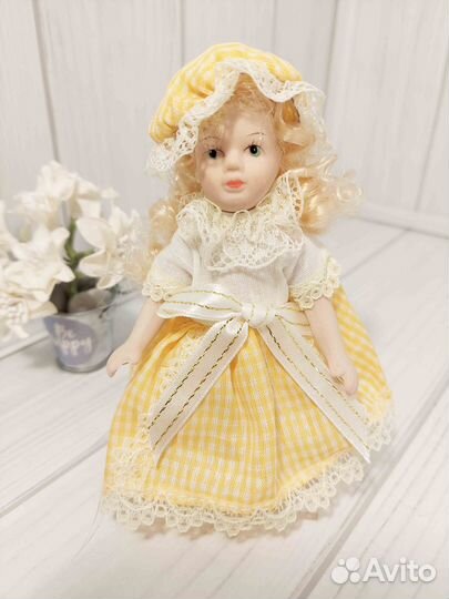 Куклы фарфоровые сувенирные
