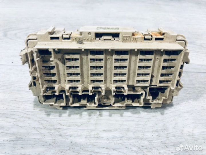 Блок предохранителей салонный Nissan X-Trail T30