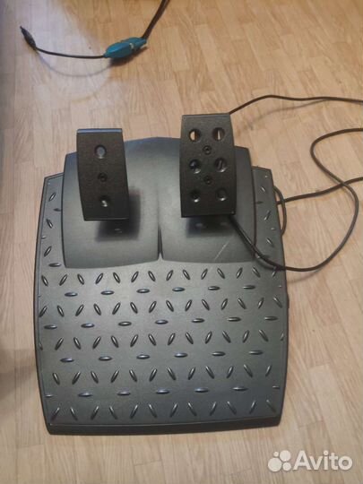 Игровой руль с педалями Genius Speed Wheel