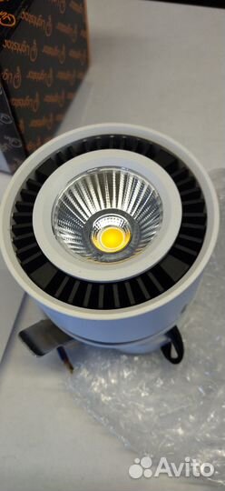 Светильник встраиваемый заливающего света со встро