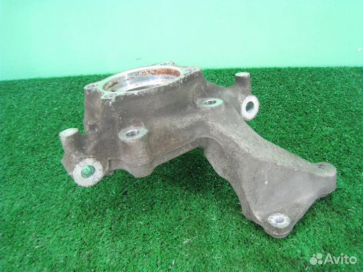 Кулак задний левый volkswagen Tiguan (5N1) 2011