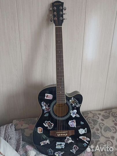 Акустическая гитара