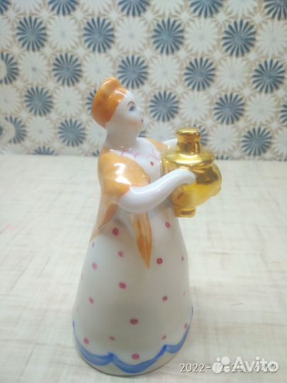 Девушка с самоваром. Дулево. Фарфор,2с