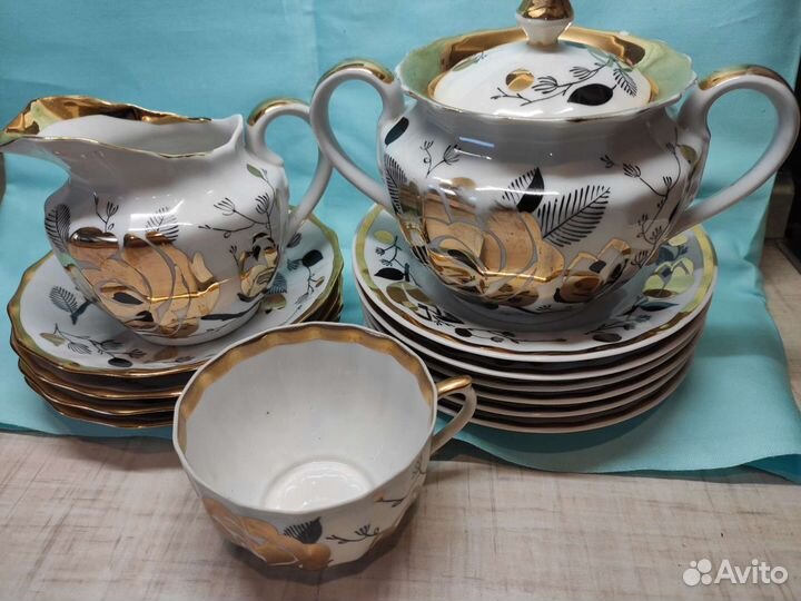 Чайный сервиз, тарелки, кружечки