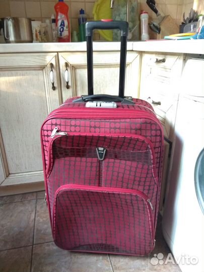 Чемодан на колесиках 65х40 Подвезти могу