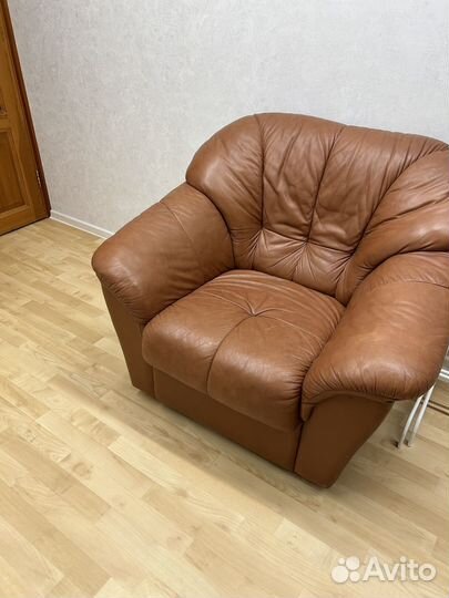 Кожаное кресло