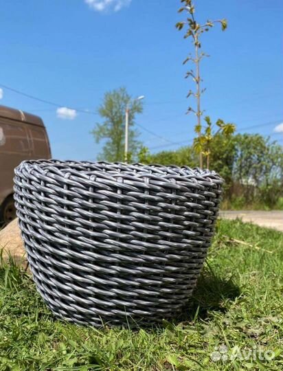 Кашпо из искусственного ротанга