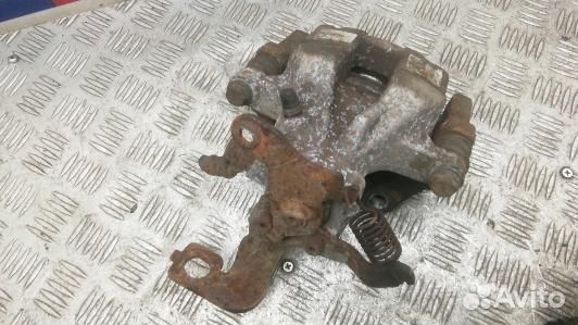 Суппорт тормозной задний правый toyota avensis T27