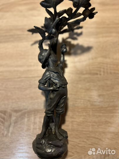 Антикварная фигурка 