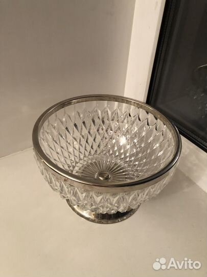 Продам хрустальную вазу