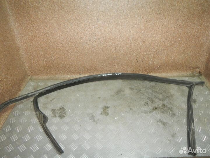 Уплотнитель стекла двери передней левой, Volkswage