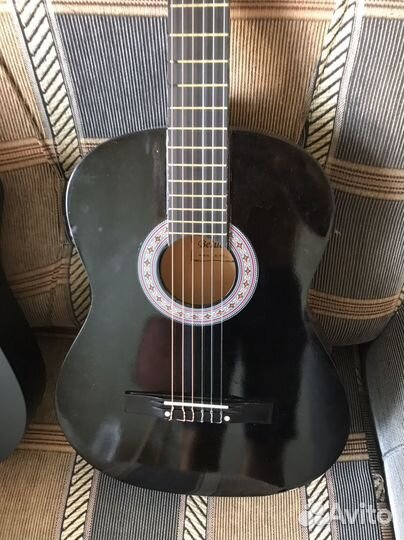 Акустическая гитара