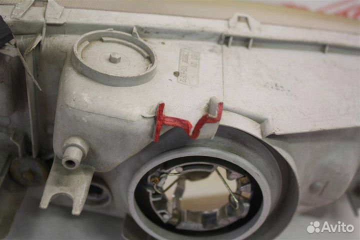 Фара левая Mazda Familia BH (1994 - 1998)