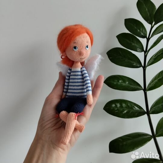 Вязаная кукла ручной работы