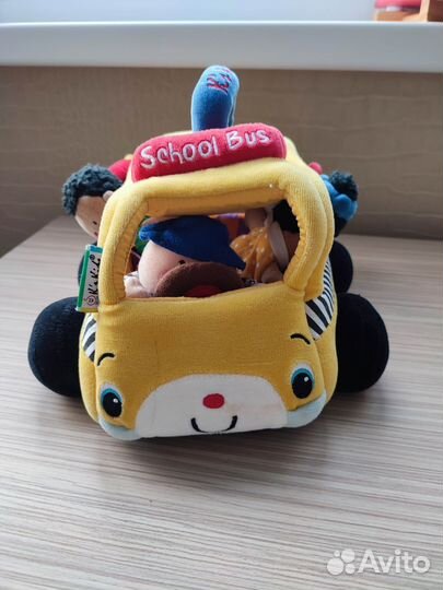 Развивающая игрушка школьный автобус с ученикпми