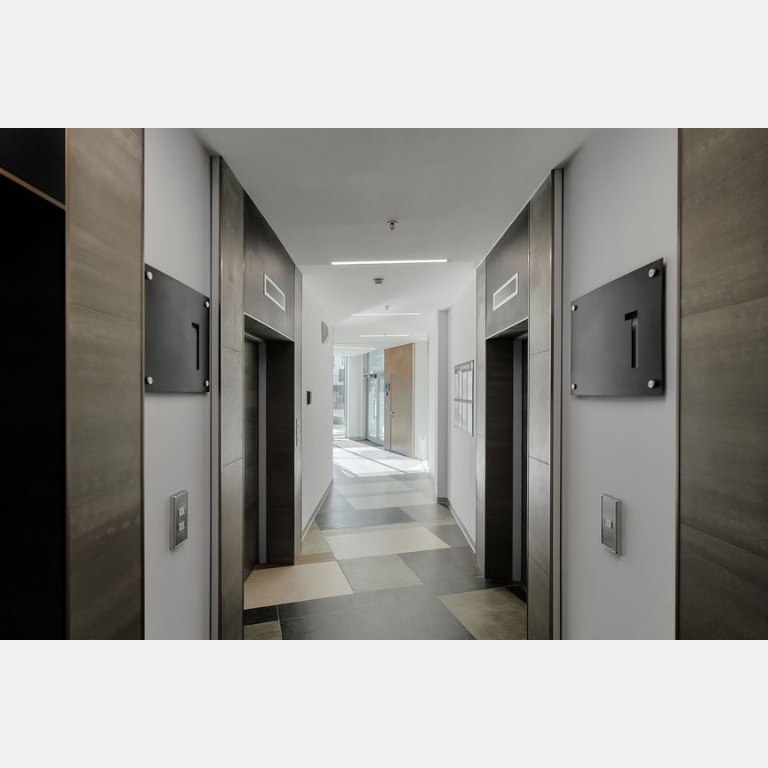 2-к. квартира, 84 м², 40/51 эт.