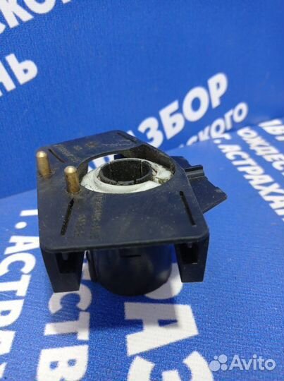 Крепление подрулевых переключателей Renault Logan