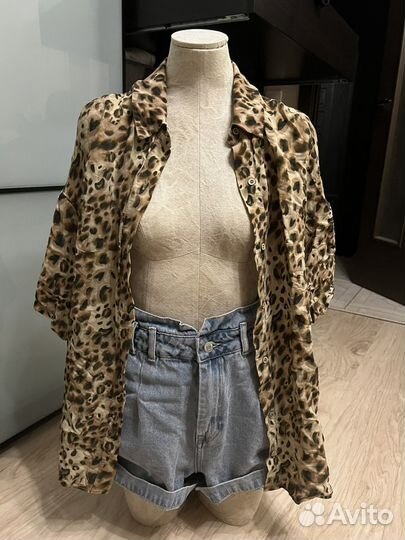 Рубашка леопардовая stradivarius и шорты джинсовые
