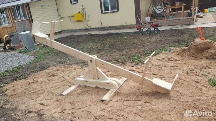 Уличная качель