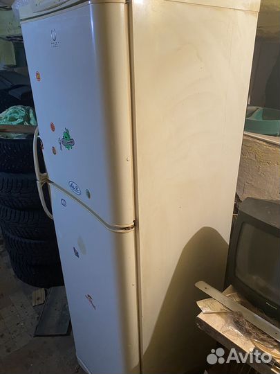 Холодильник indesit