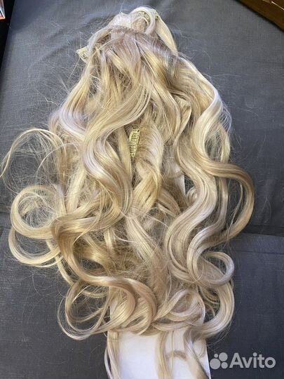Волосы на заколках блонд