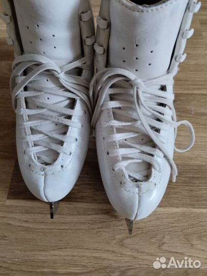 Продаю фигурные коньки Edea Overture 235