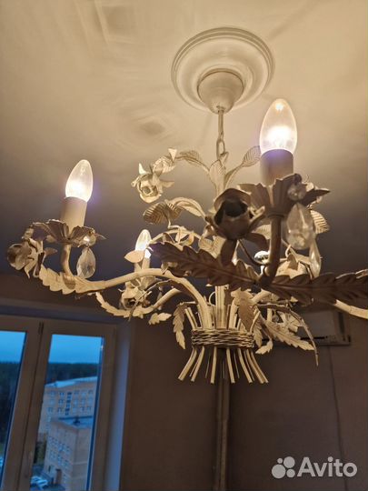 Люстра с розами